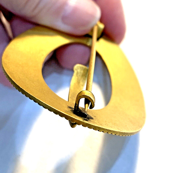 Victorian Brooch Sash Robe Scarf Pin Lustrous Goldtone Metal Buckle Shaped Oval - Picture 3 of 8